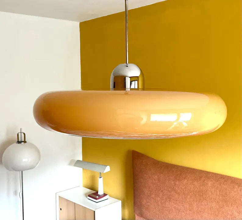 Lampe suspension OVNI emblématique de l'ère spatiale Harvey Guzzini des années 1970