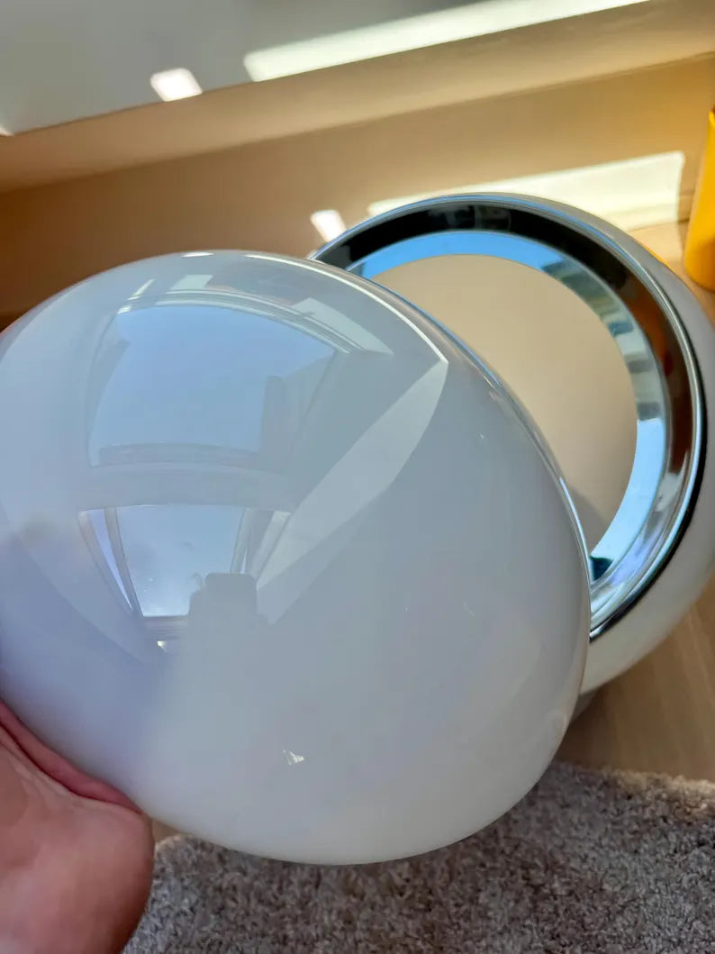 Lampe de table emblématique Big Clan conçue par Studio 6G pour Harvey Guzzini et produite par Meblo