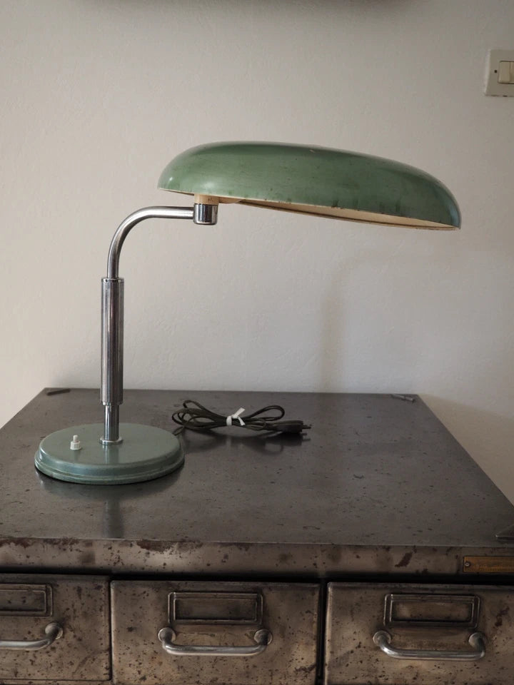 Lampe de bureau vintage édité par Belmag Zurich.