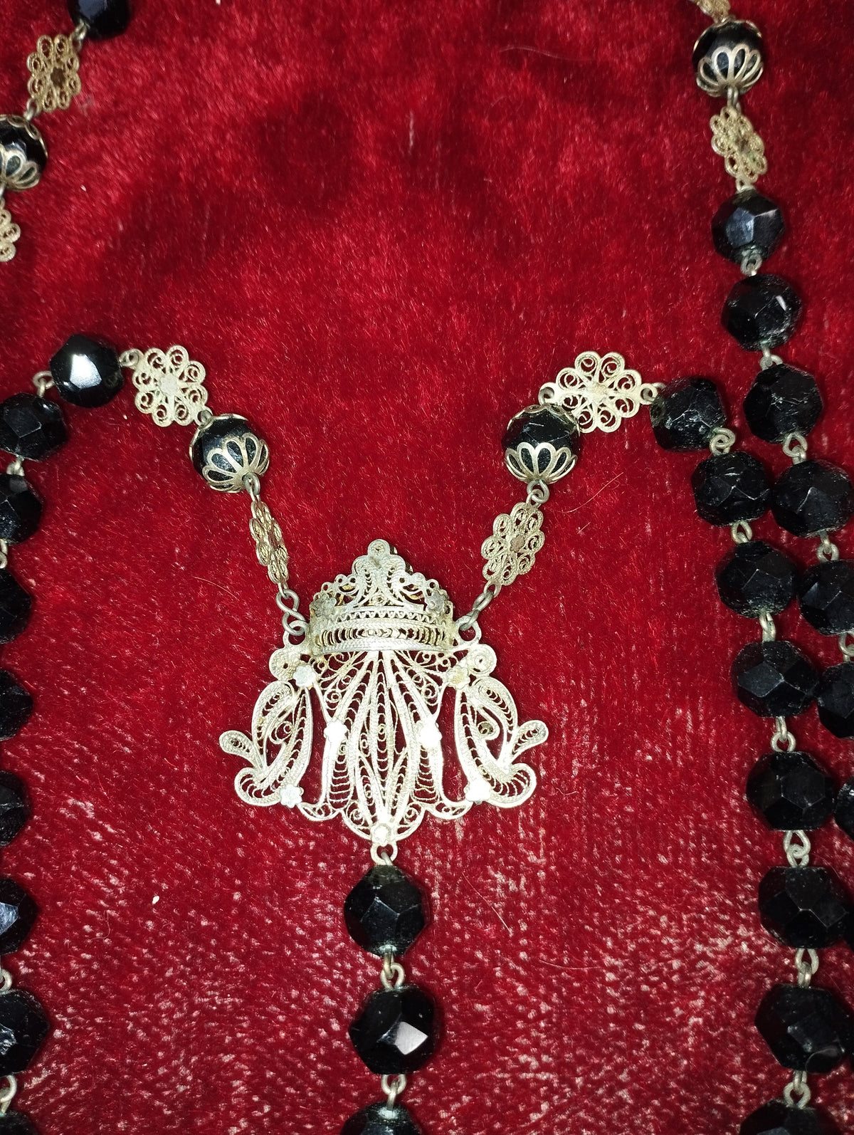 ANCIEN ROSAIRE D'ÉLISABETH. FILIGRANE EN ARGENT ET CRISTAL. XXE SIÈCLE