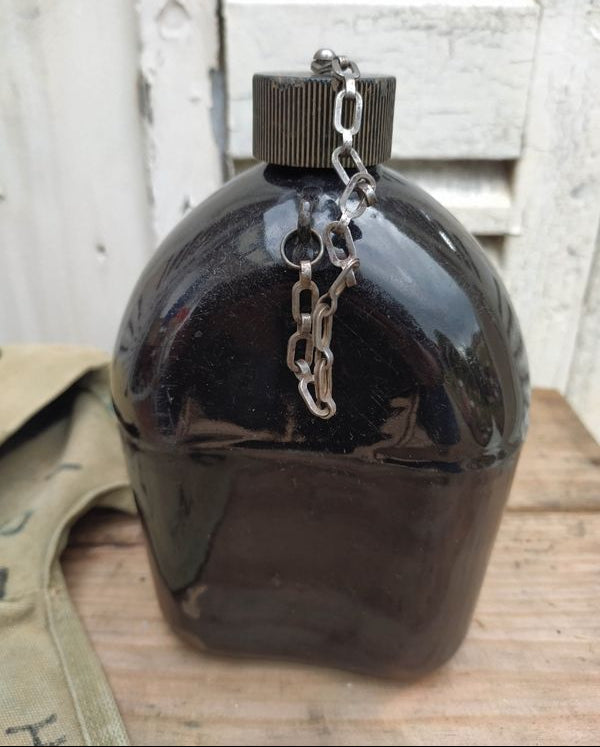 Gourde US émaillée et étui USMC WW2 militaria