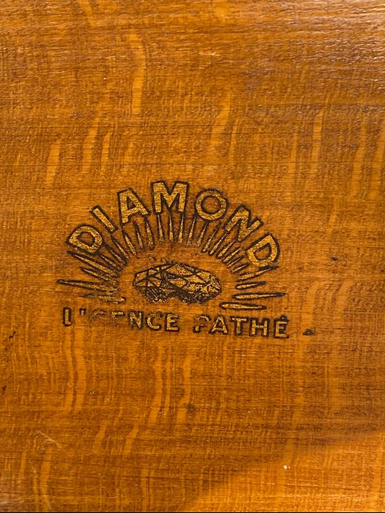 Gramophone PATHE d'époque avec son meuble bas