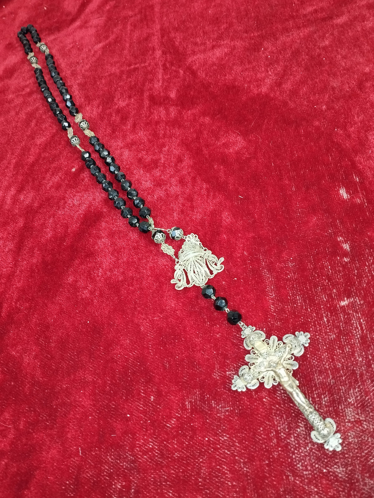 ANCIEN ROSAIRE D'ÉLISABETH. FILIGRANE EN ARGENT ET CRISTAL. XXE SIÈCLE