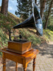 Gramophone PATHE d'époque avec son meuble bas