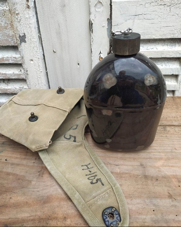 Gourde US émaillée et étui USMC WW2 militaria
