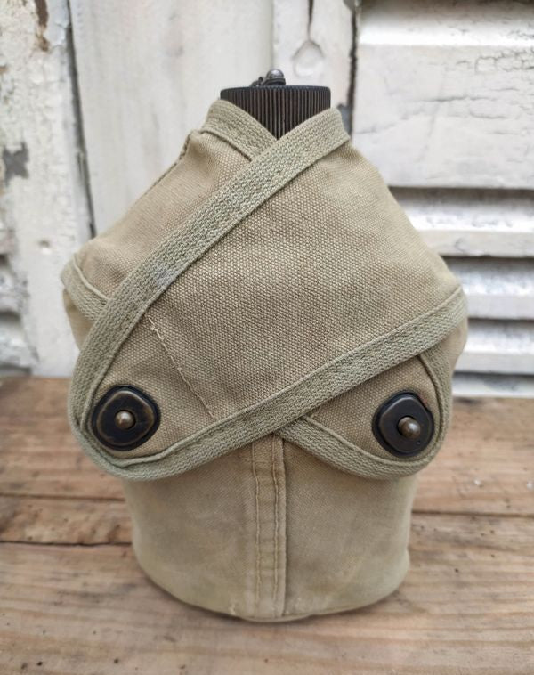 Gourde US émaillée et étui USMC WW2 militaria