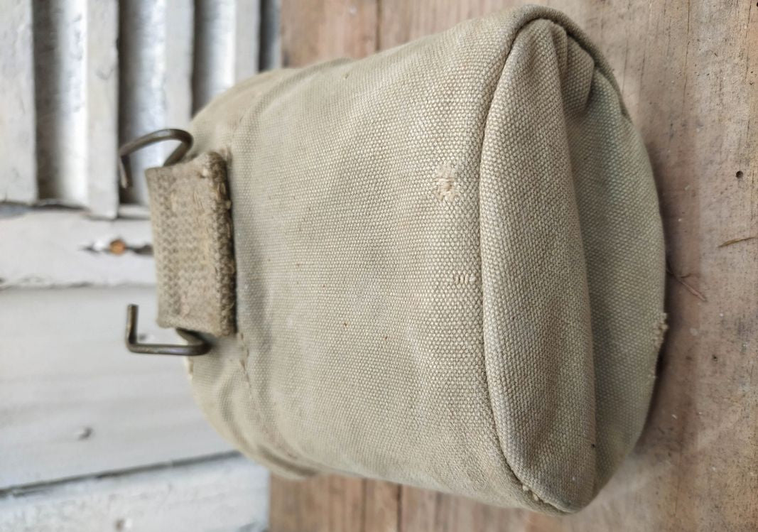 Gourde US émaillée et étui USMC WW2 militaria