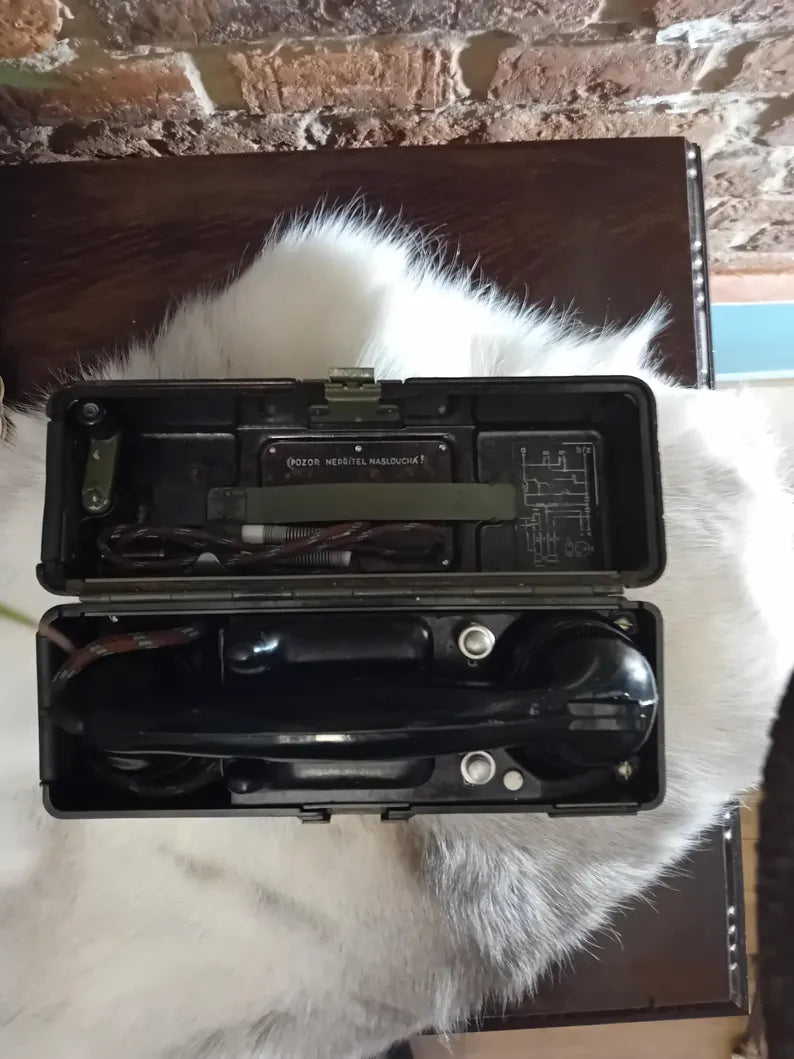 Ancien téléphone militaire