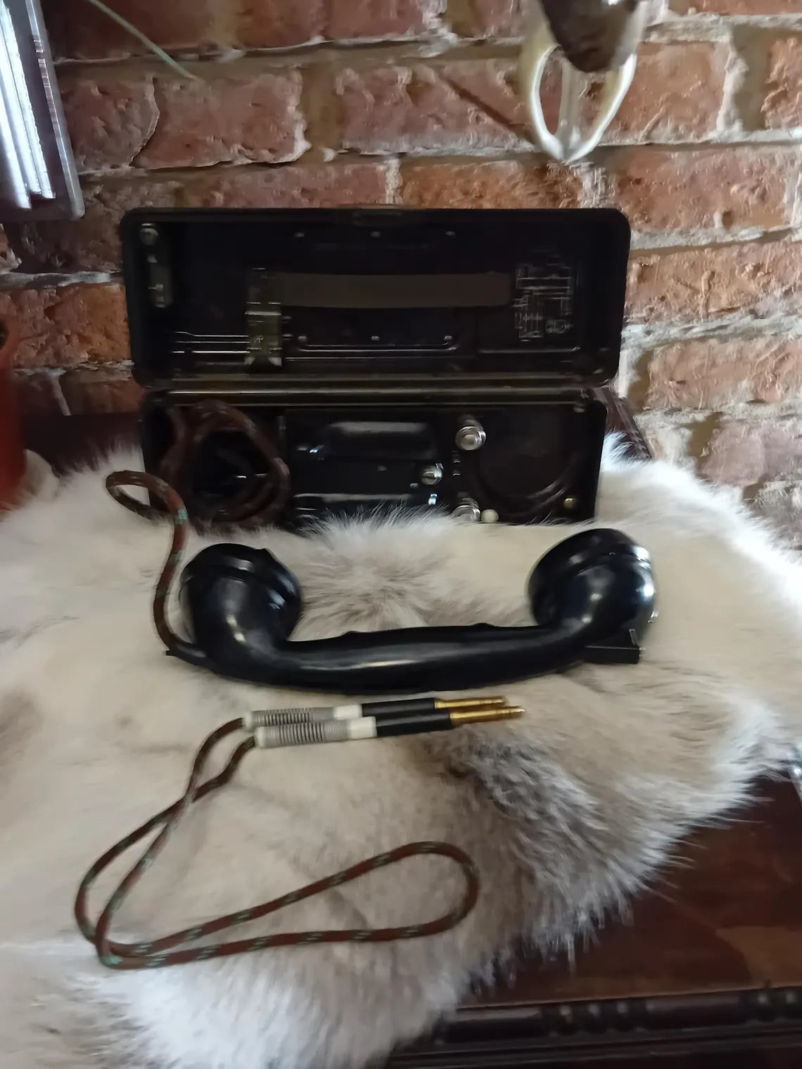 Ancien téléphone militaire