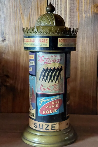 Ancien distributeur à cigarettes