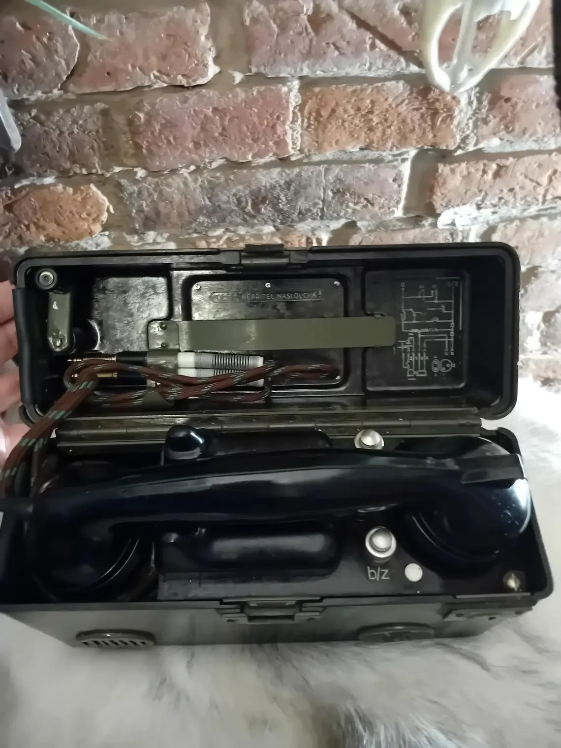 Ancien téléphone militaire