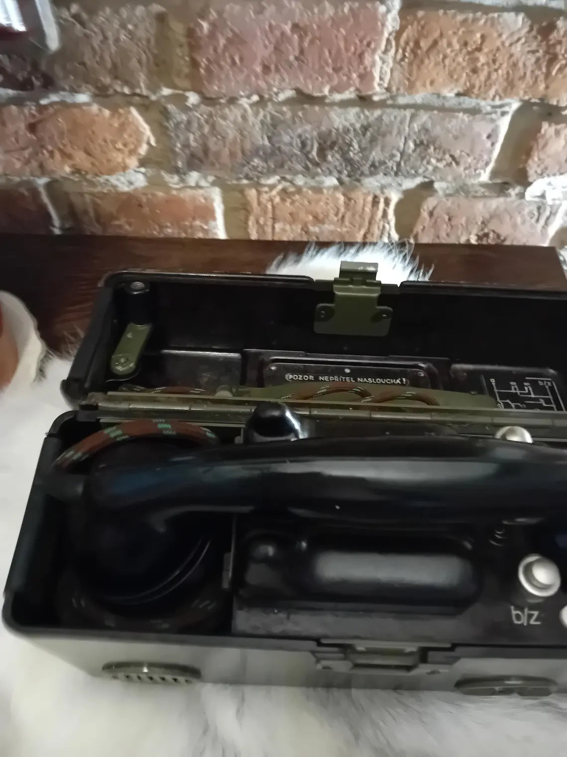 Ancien téléphone militaire
