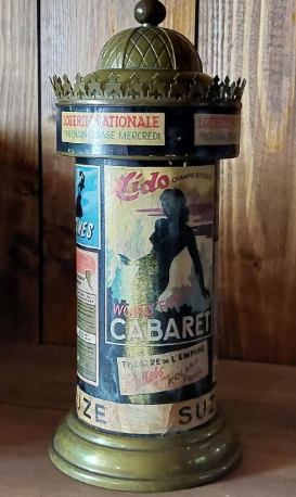 Ancien distributeur à cigarettes