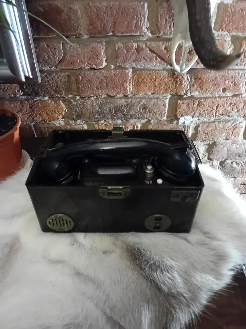 Ancien téléphone militaire