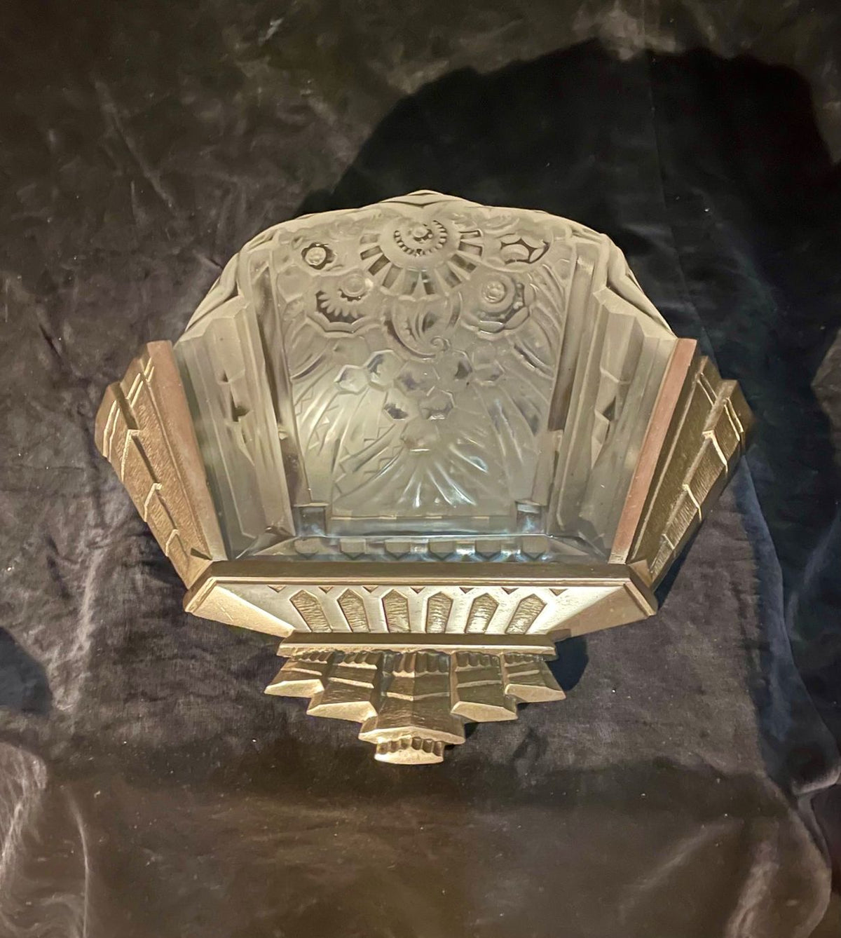 Applique signée P. Maynadier des années 1930.