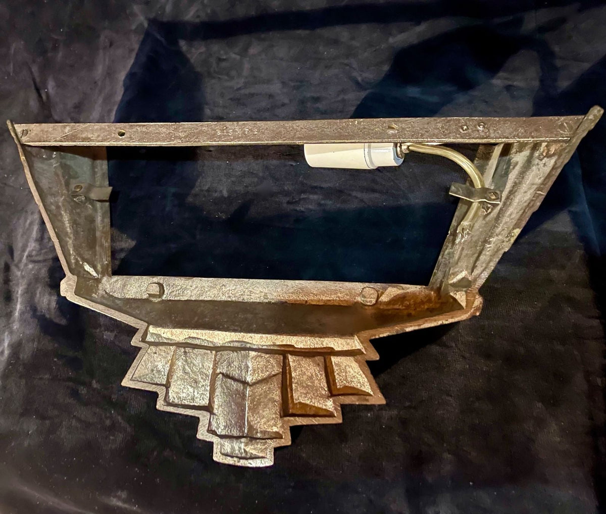 Applique signée P. Maynadier des années 1930.