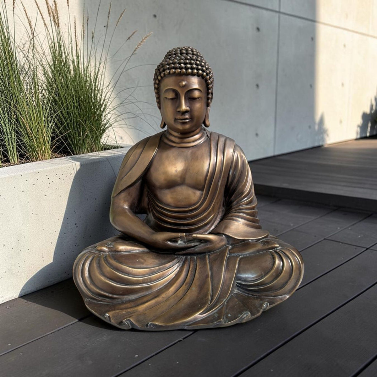 Statue de Bouddha Amida sculptée dans le bronze