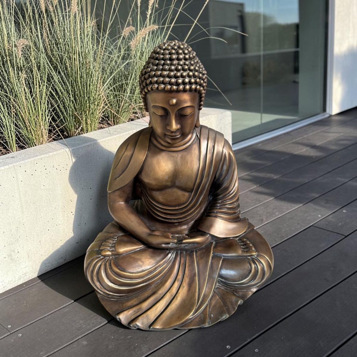 Statue de Bouddha Amida sculptée dans le bronze