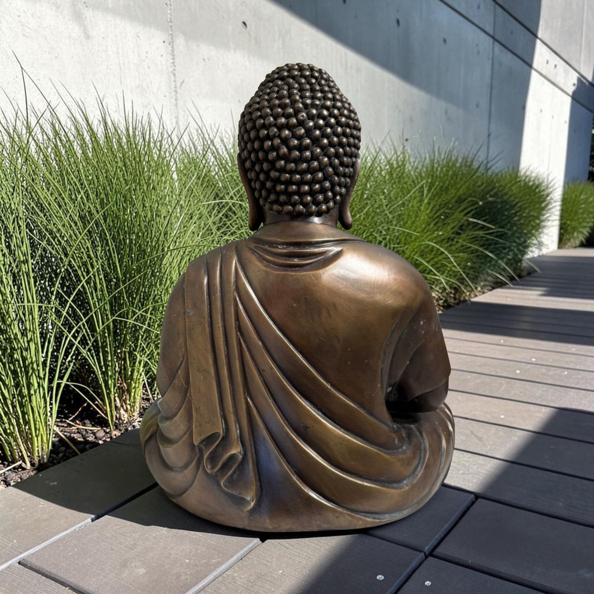 Statue de Bouddha Amida sculptée dans le bronze