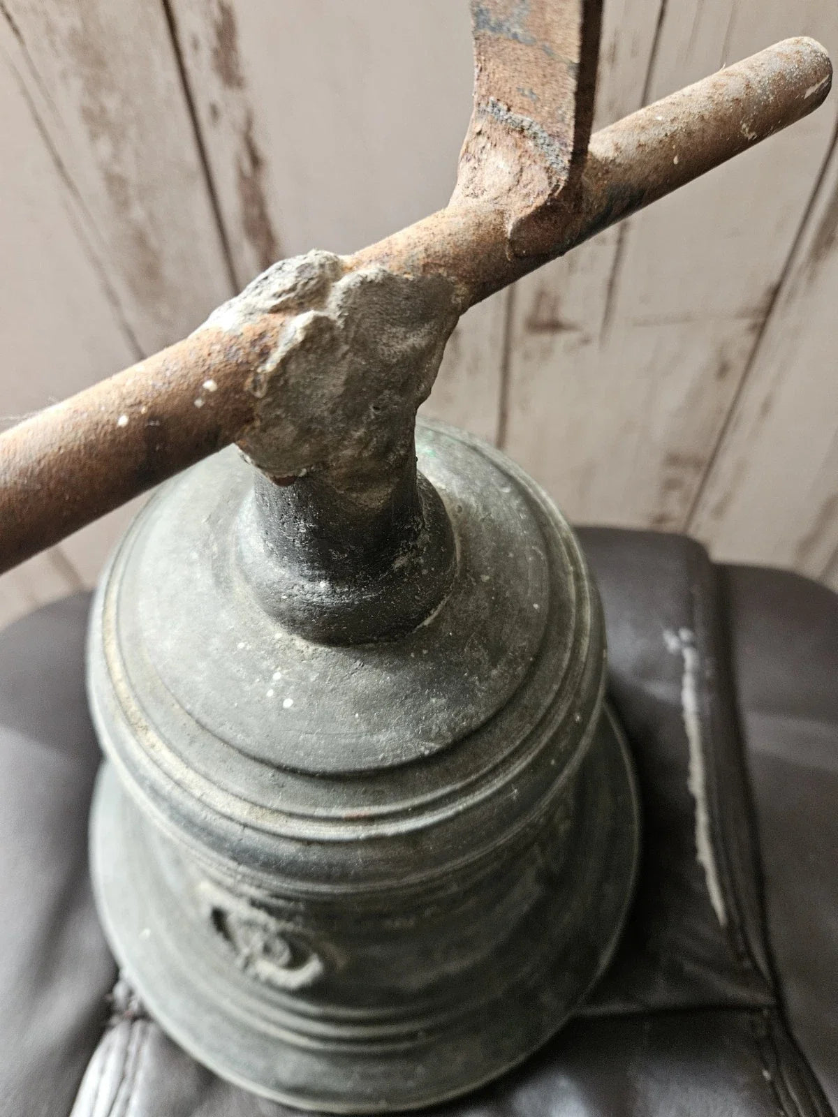 Ancienne cloche en bronze