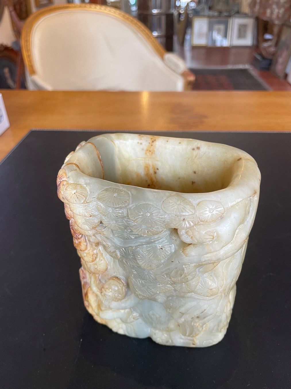 Pot à pinceaux en jade finement travaillé