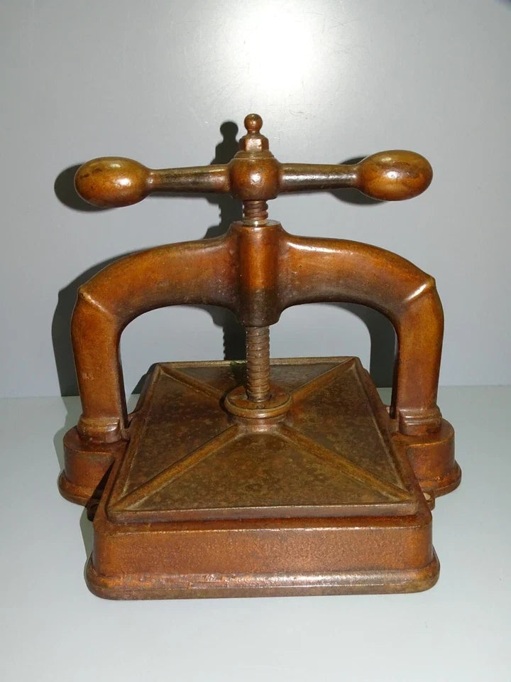 Presse relieur ancienne