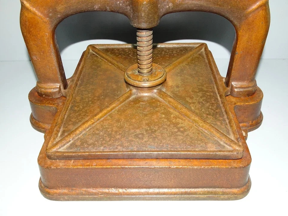 Presse relieur ancienne