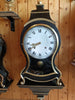 Horloge murale ancienne aux finitions noires et dorées
