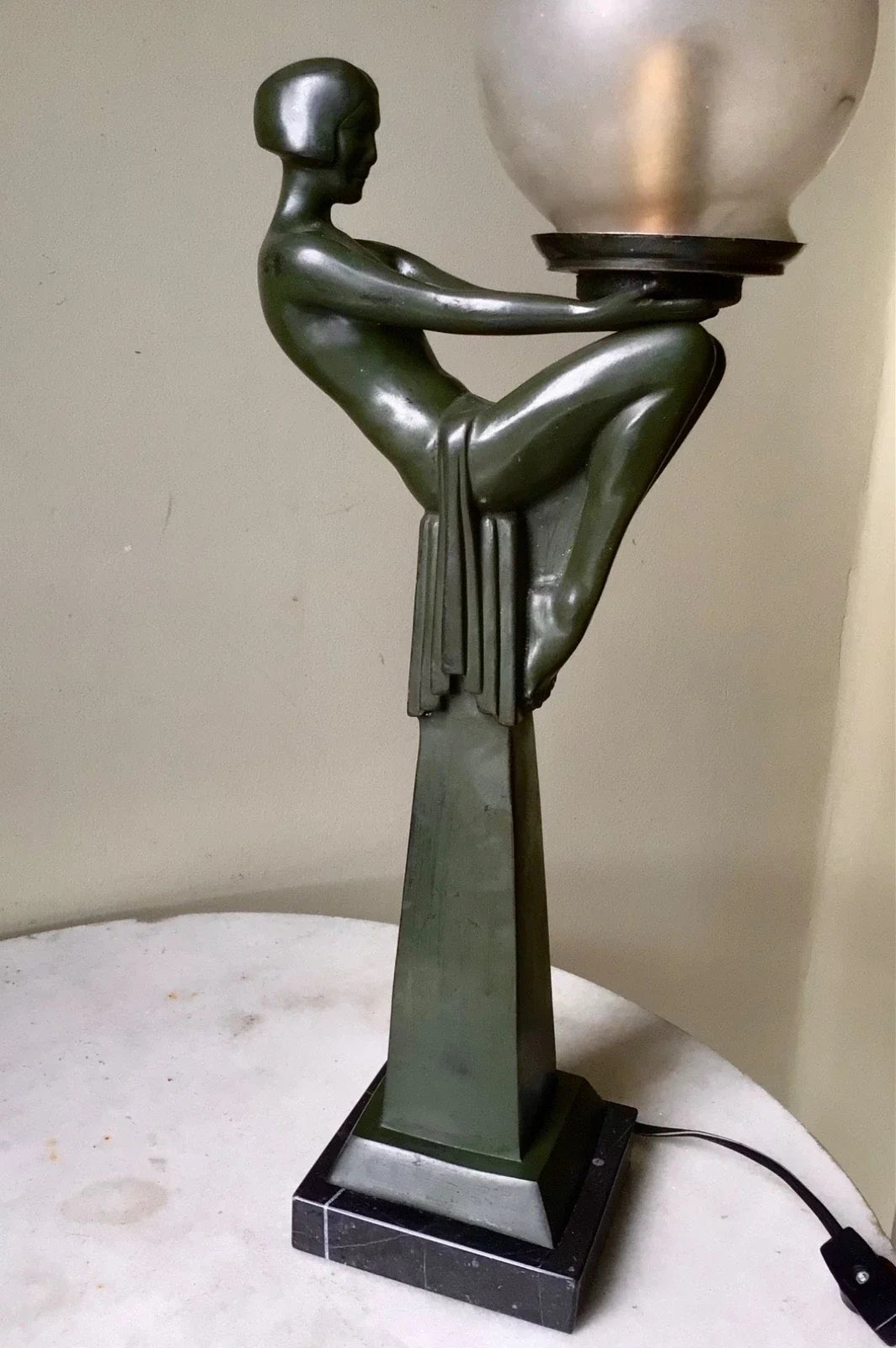 Lampe sculpture énigme