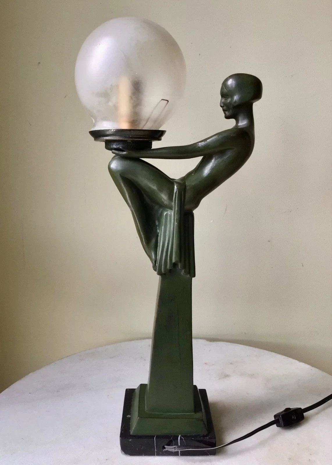 Lampe sculpture énigme