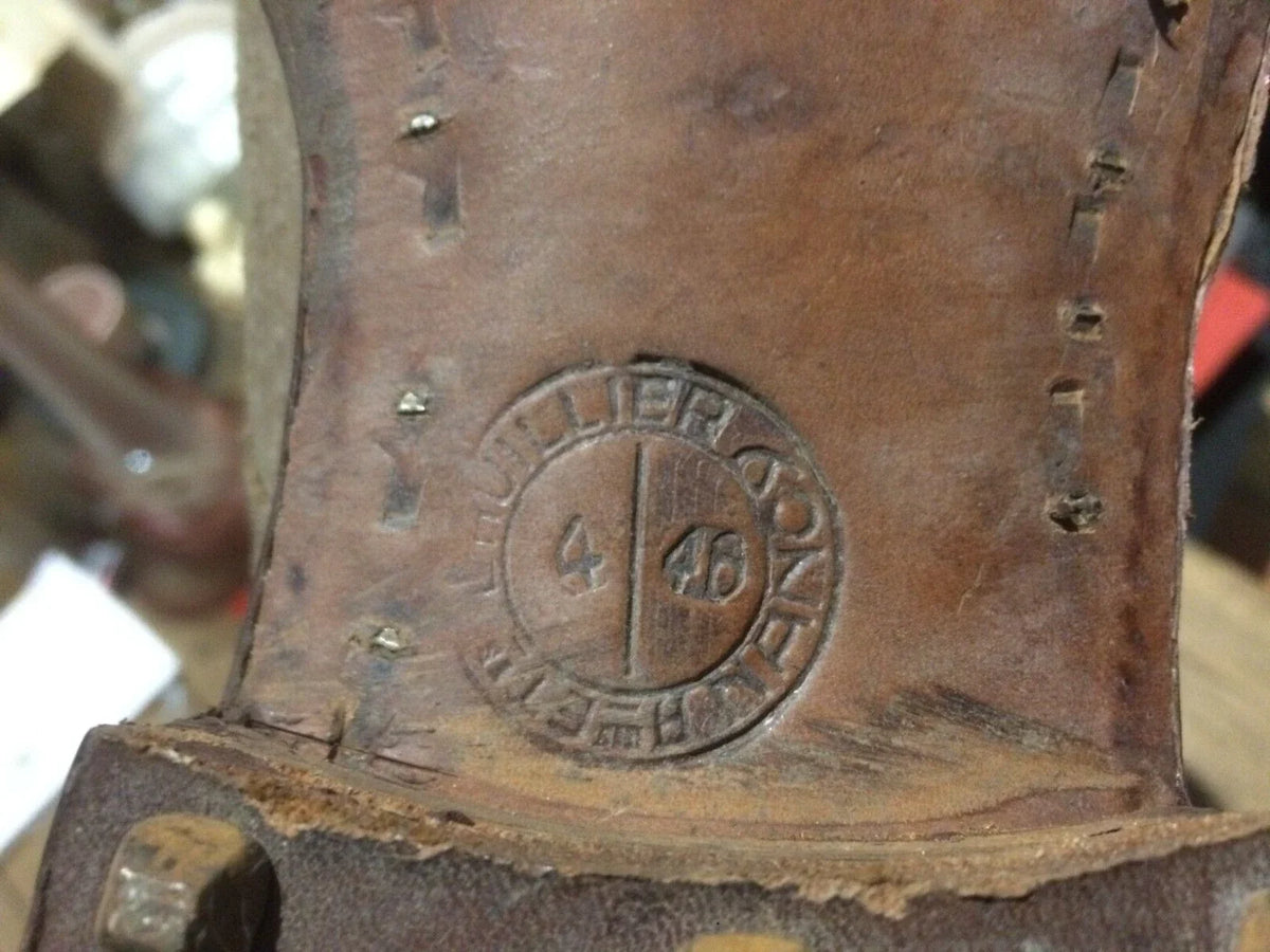 Paire de brodequins français modèle 41