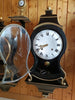 Horloge murale ancienne aux finitions noires et dorées