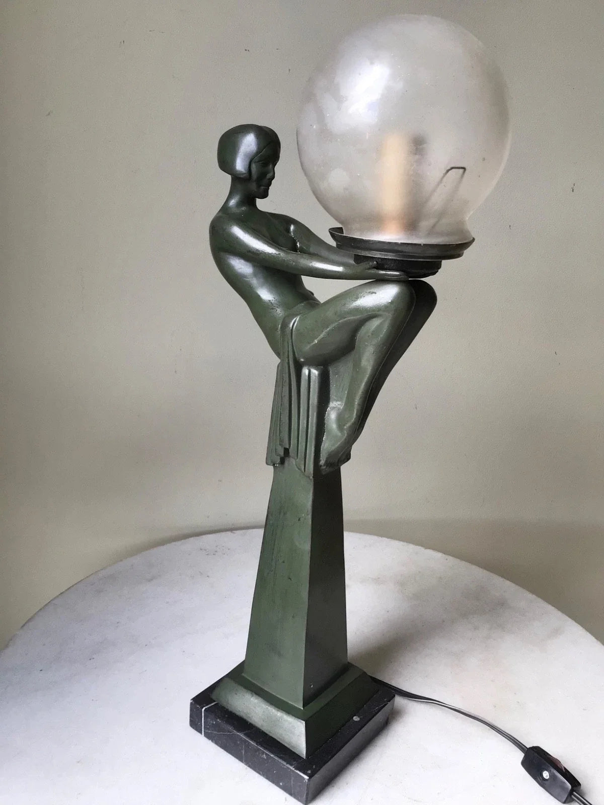 Lampe sculpture énigme