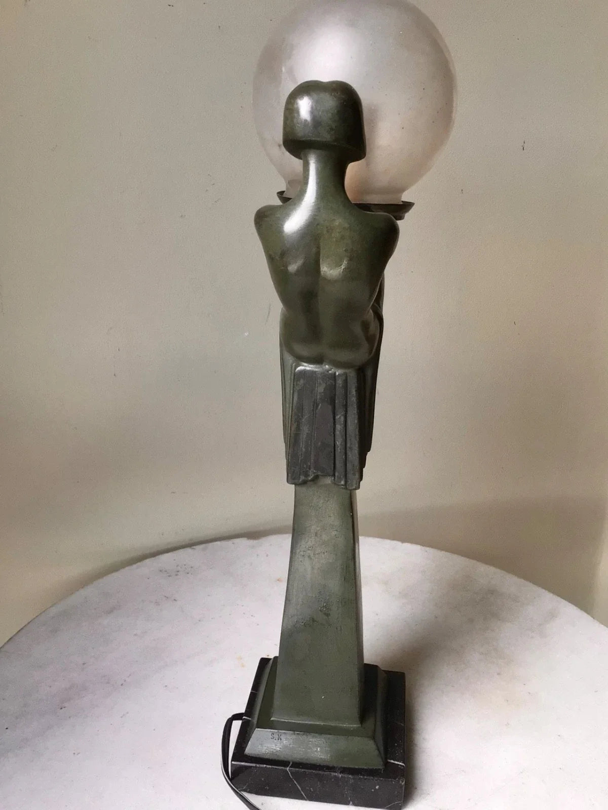 Lampe sculpture énigme