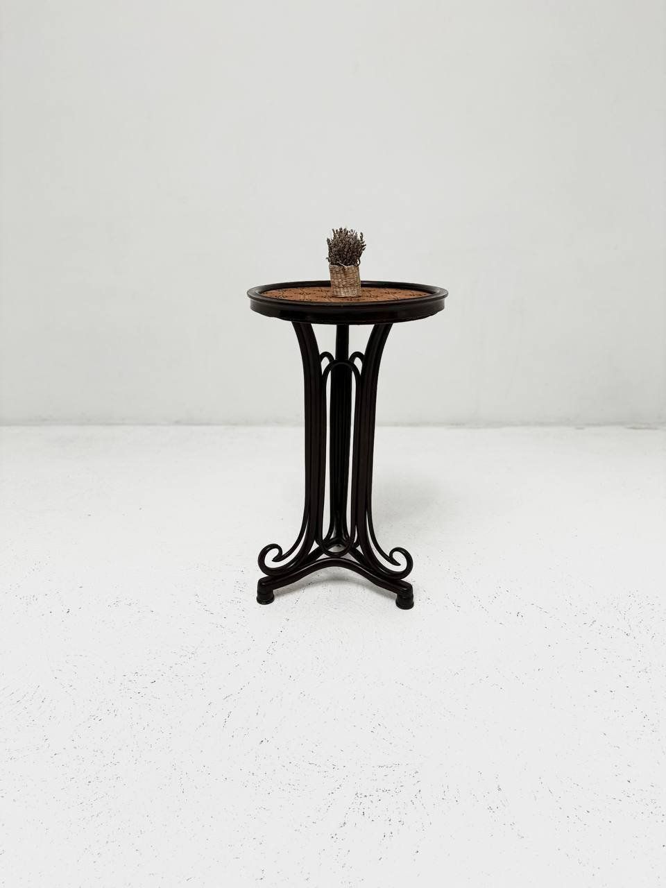 Table basse originale des frères Thonet, fabriquée à Vienne vers 1900