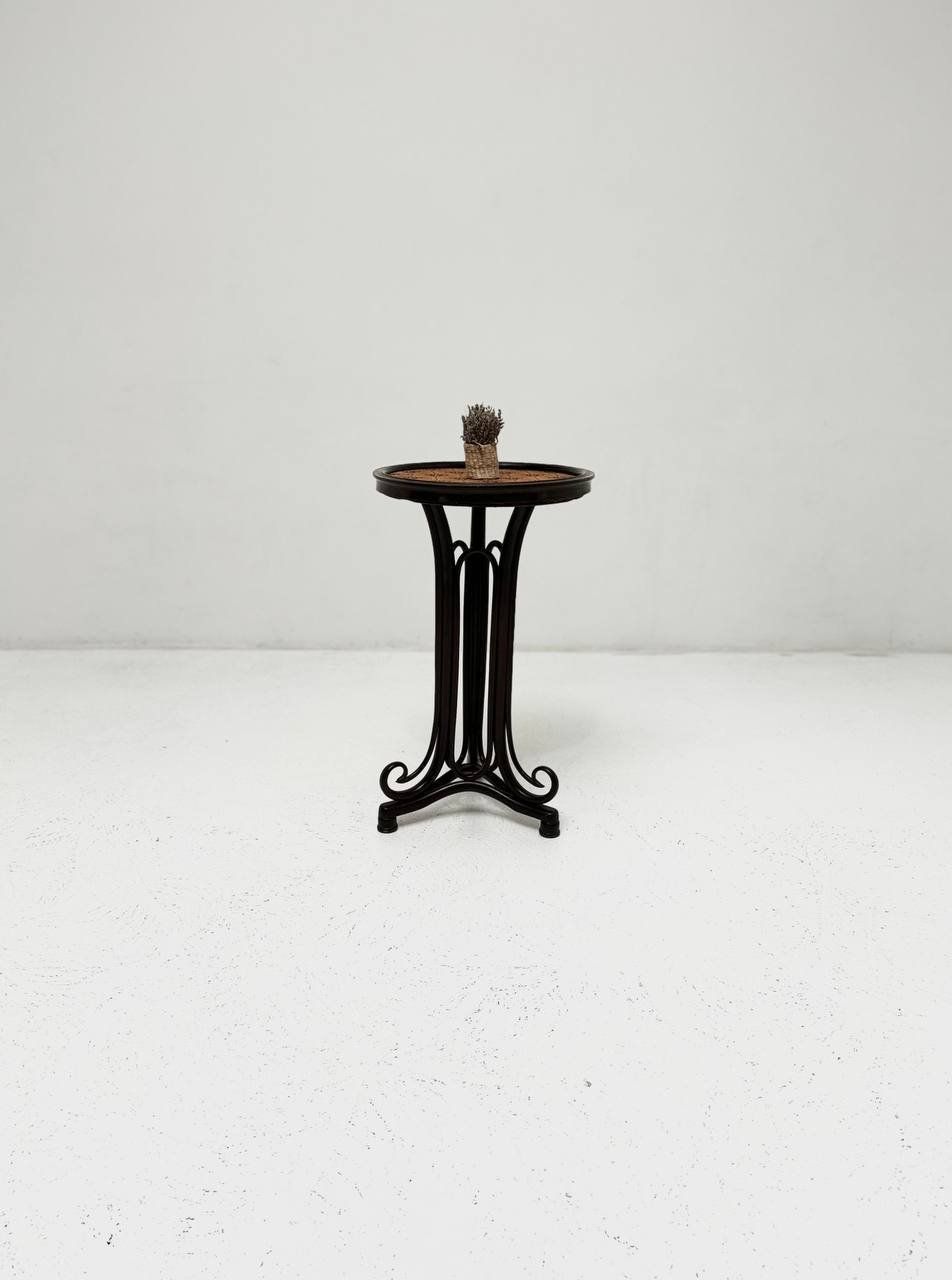 Table basse originale des frères Thonet, fabriquée à Vienne vers 1900