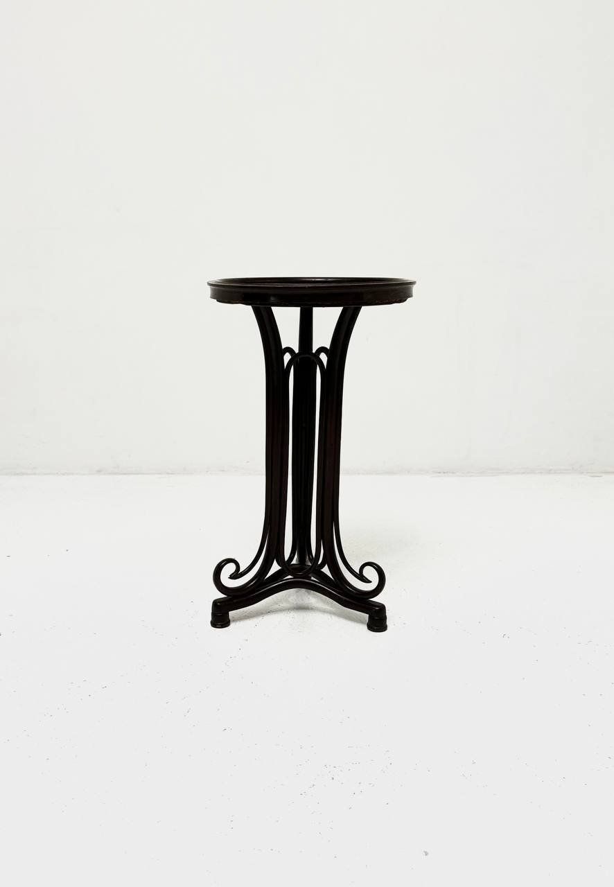 Table basse originale des frères Thonet, fabriquée à Vienne vers 1900