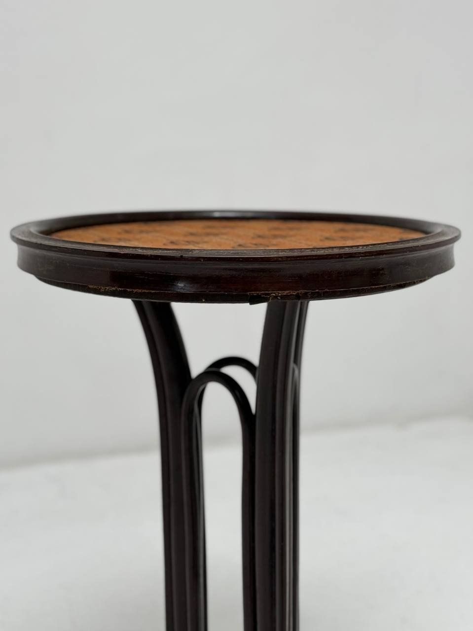 Table basse originale des frères Thonet, fabriquée à Vienne vers 1900
