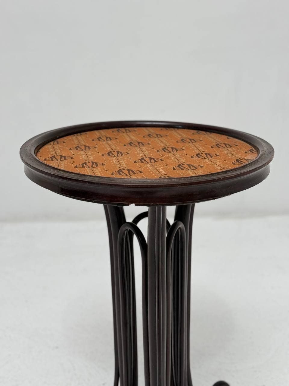 Table basse originale des frères Thonet, fabriquée à Vienne vers 1900