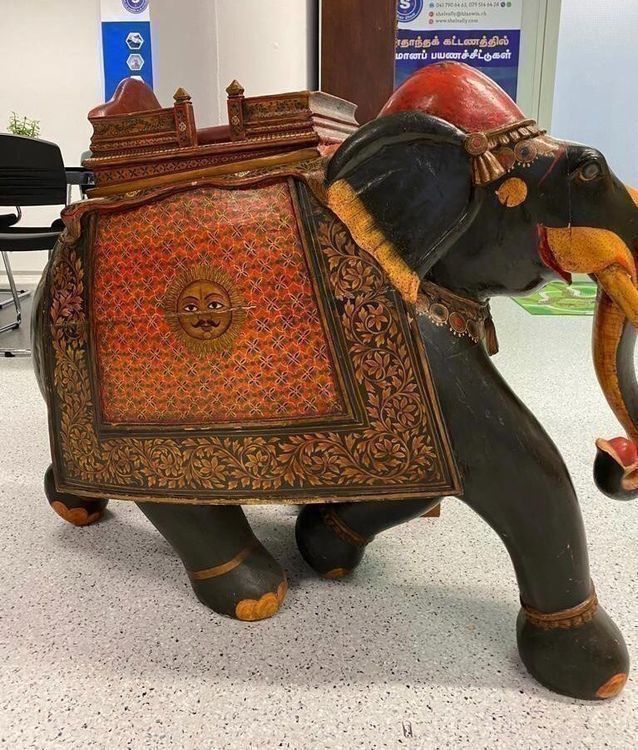 Sculpture paire de grands éléphants indiens anciens