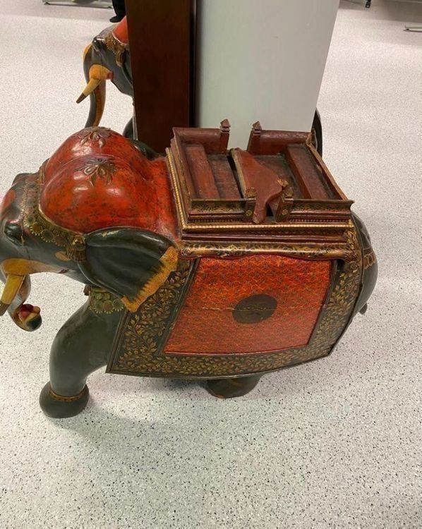 Sculpture paire de grands éléphants indiens anciens