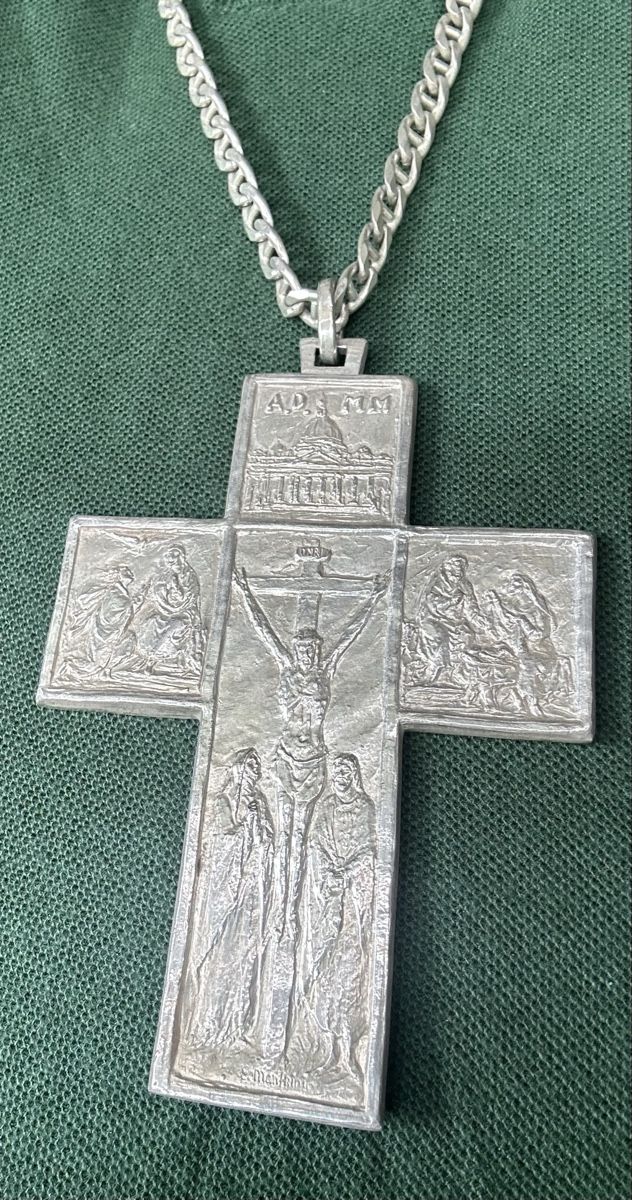 Croix ancienne en argent massif