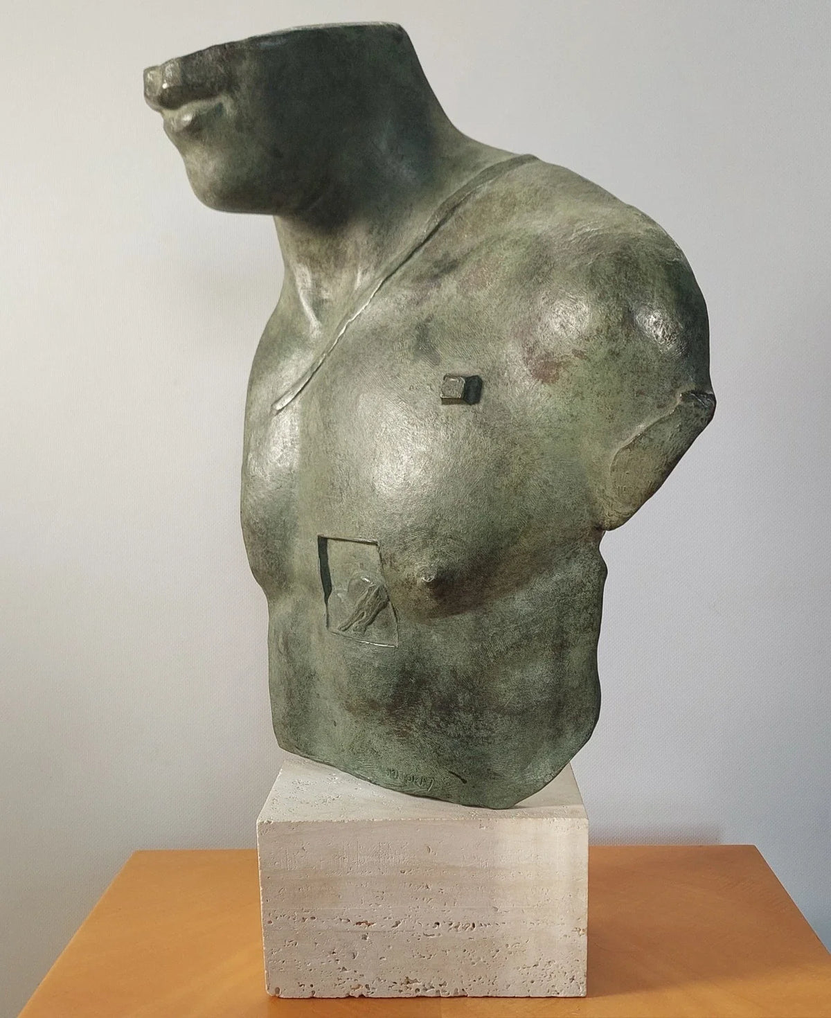 Sculpture en bronze d’asclépios