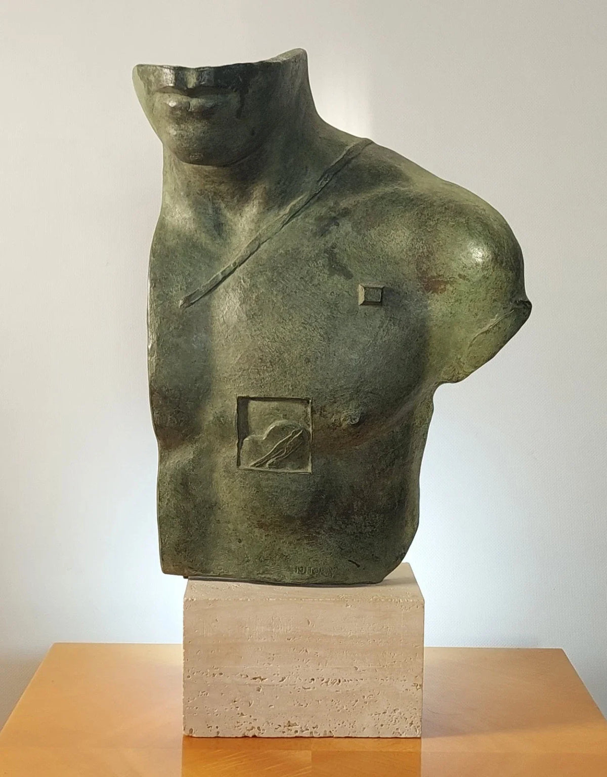 Sculpture en bronze d’asclépios