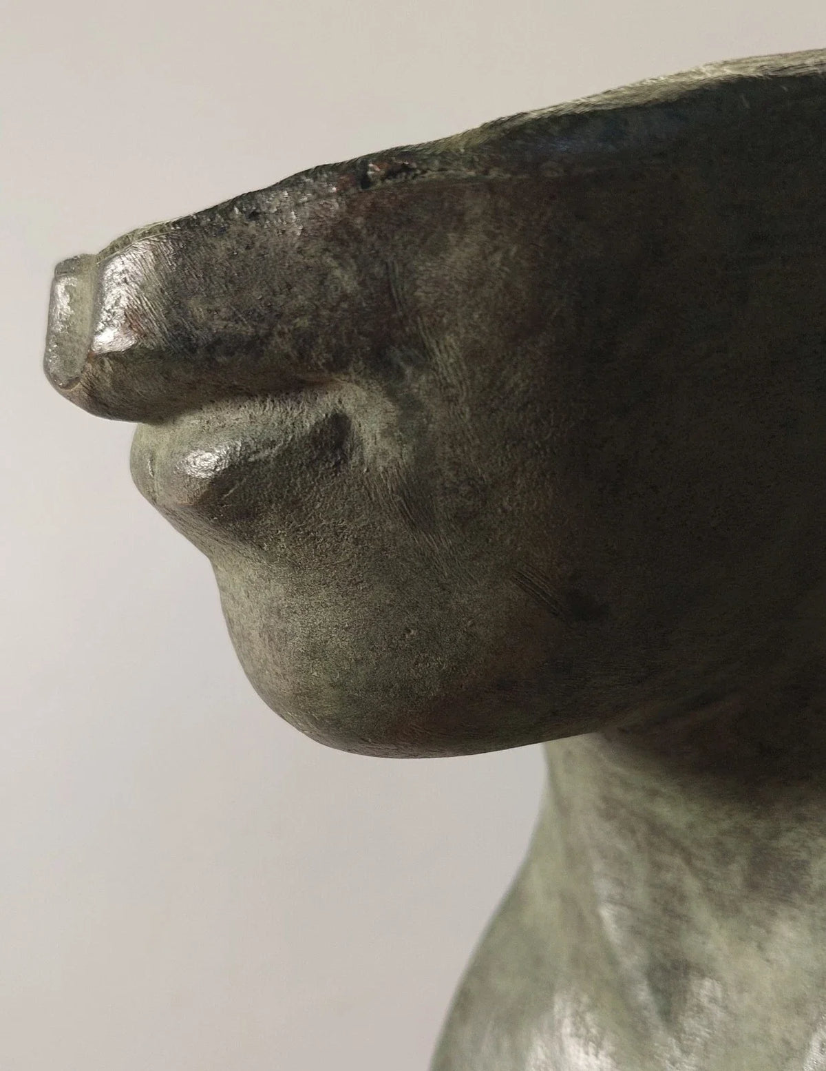 Sculpture en bronze d’asclépios