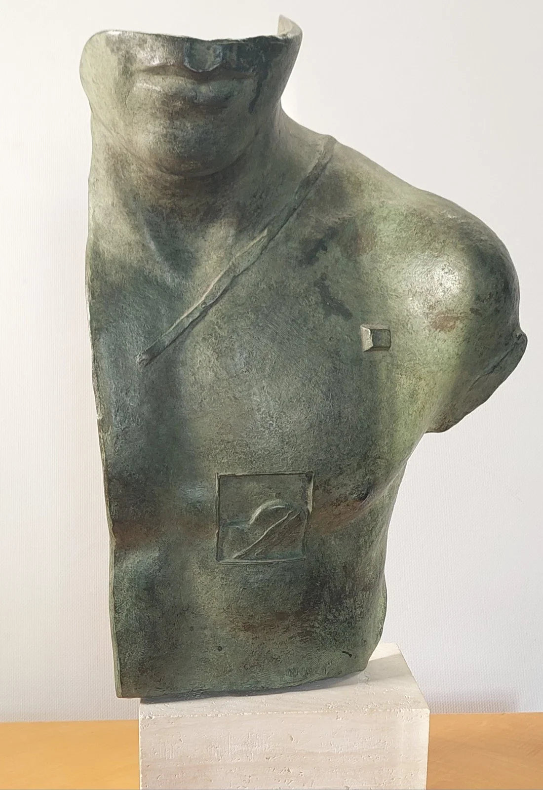 Sculpture en bronze d’asclépios