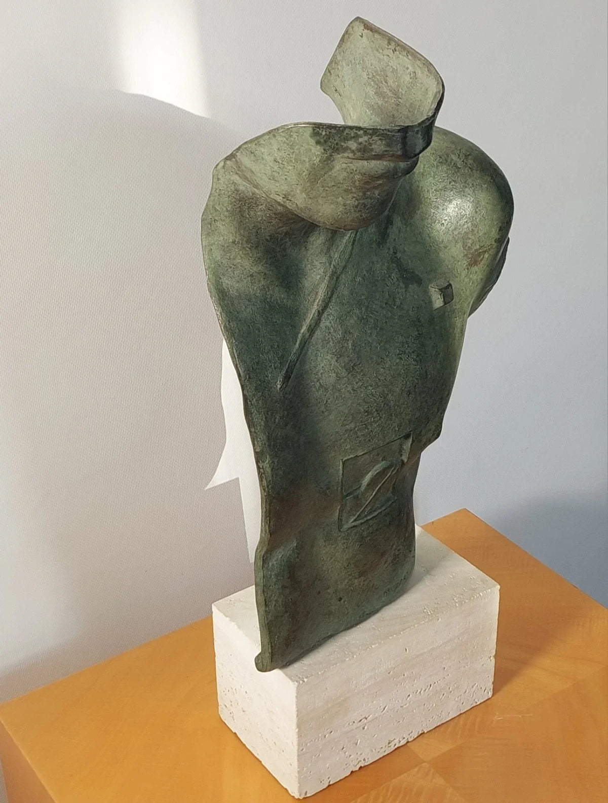 Sculpture en bronze d’asclépios