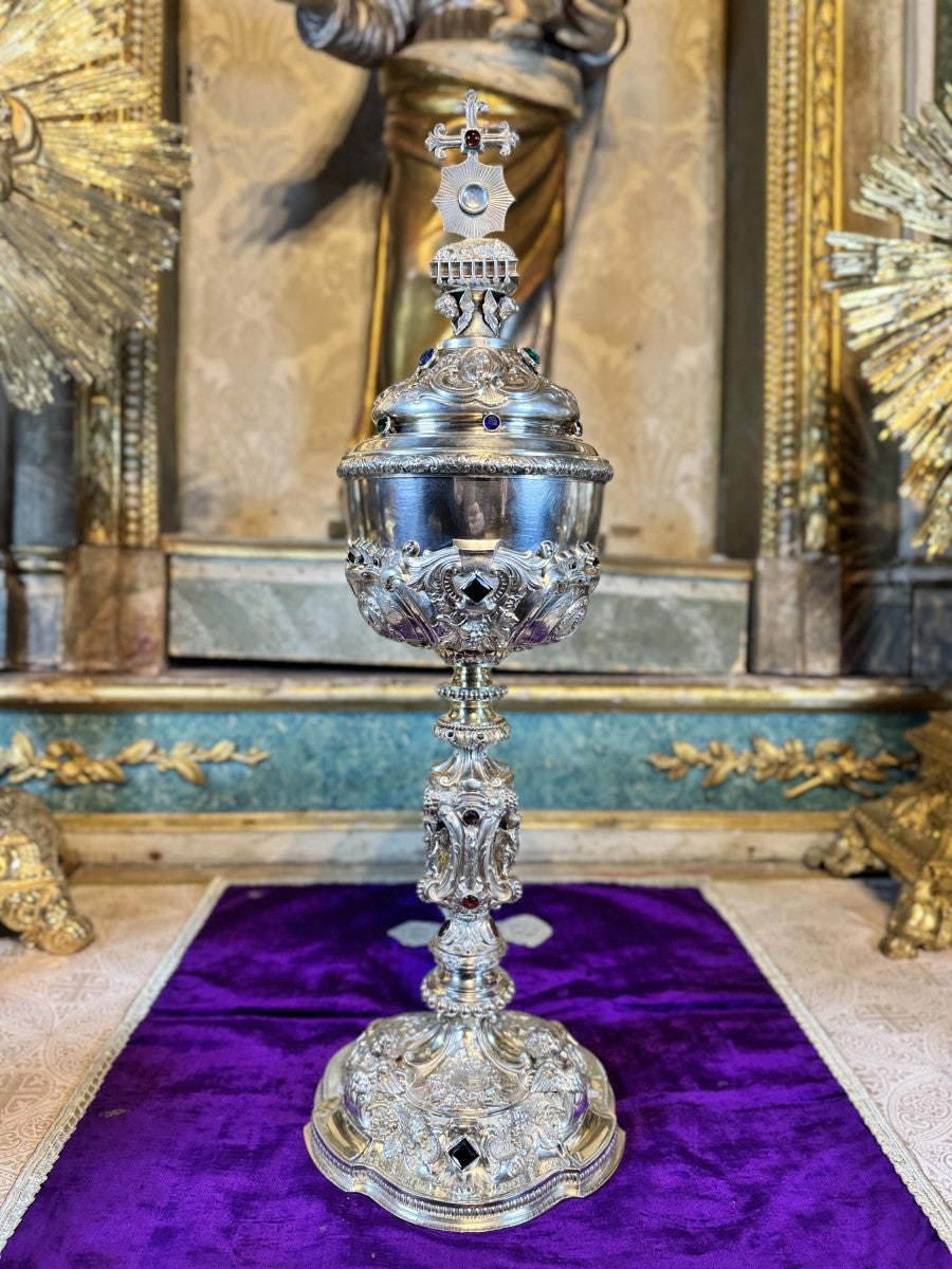 Ciboire en argent, modèle cathédrale