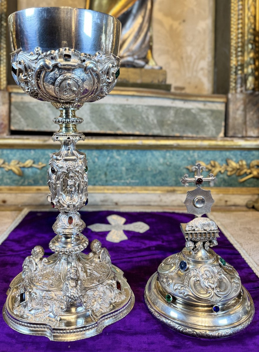 Ciboire en argent, modèle cathédrale