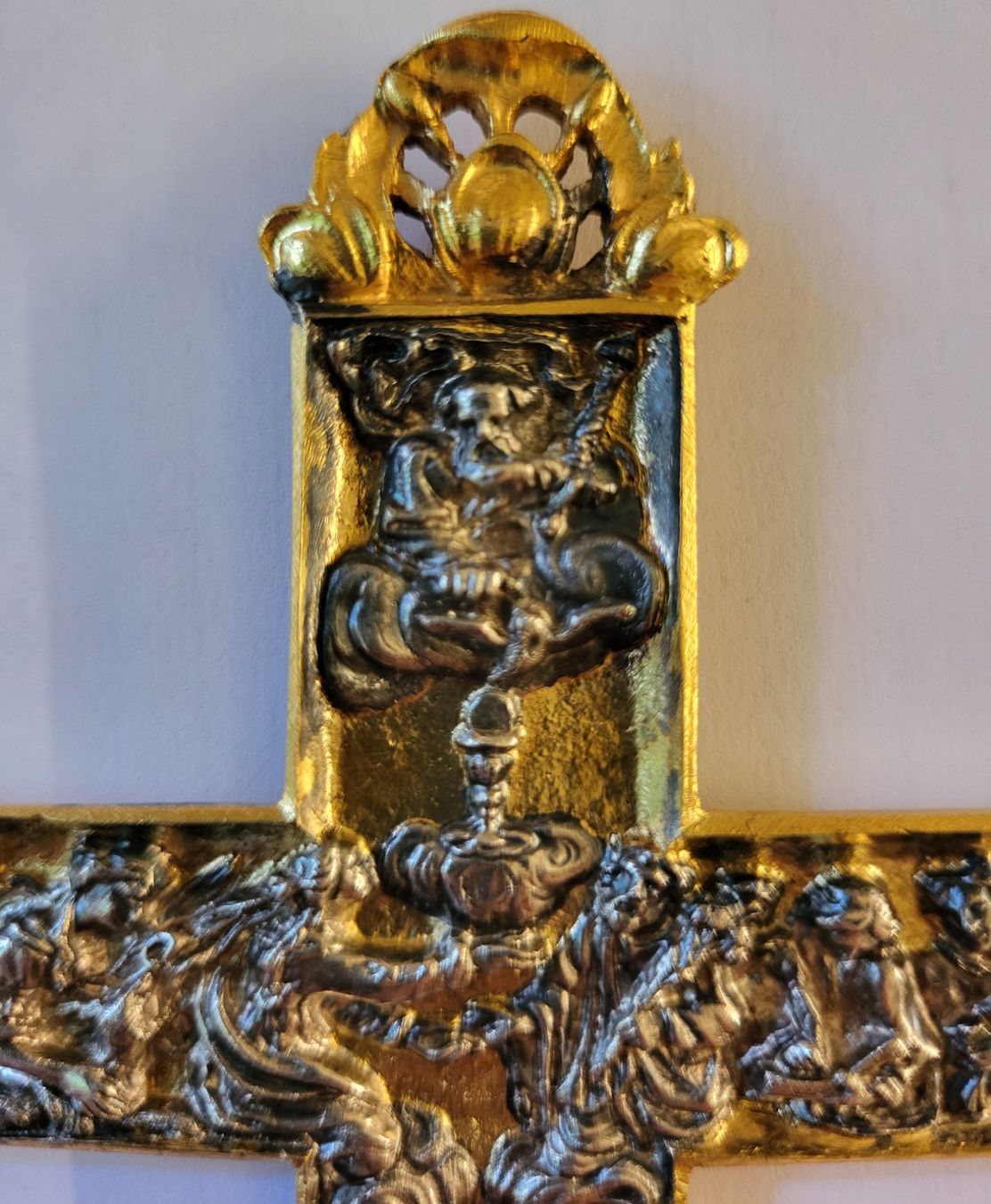 Croix baroque en relief tridimensionnelle du XVIIe/XVIIIe siècle